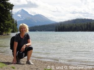 Susanne am Maligne Lake