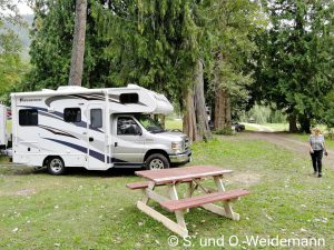 Auf dem Campingplatz “Family Tree Riverside”