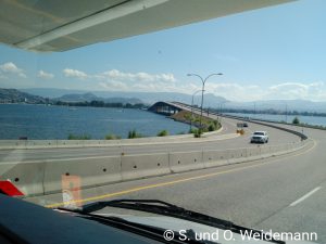Pontonbrücke über den Okanagan Lake Richtung Kelowna
