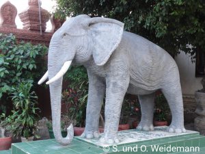 Elefant (Statue) auf dem Gelände der Ounnalom Pagode