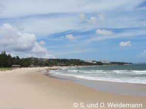 Der Strand vor dem Hotel